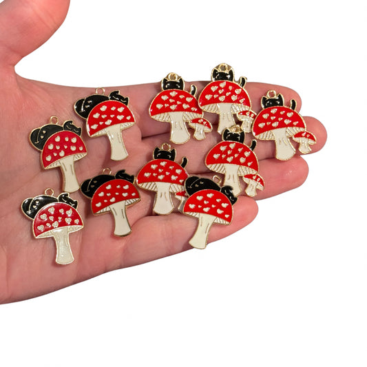 10pcs Cat on red mushroom charms